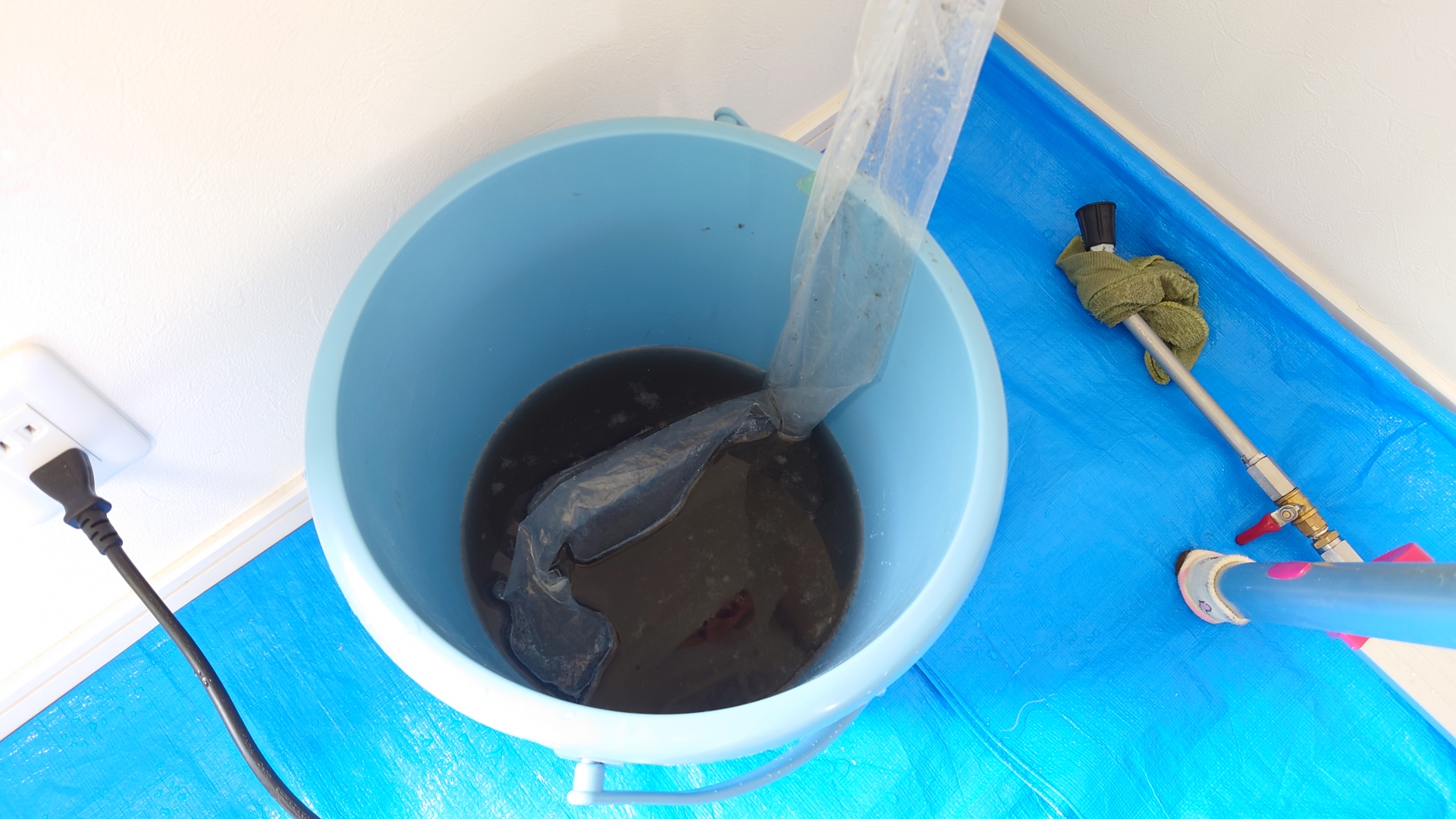 クリーニング後の汚水の様子